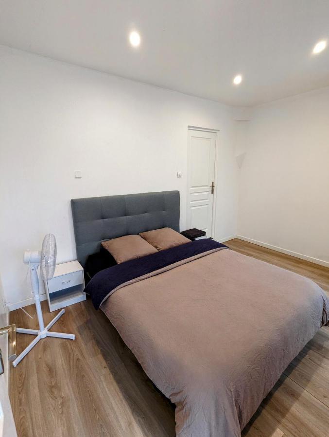 Rez De Jardin De Maison Avec Grand Jardin Exclusif *